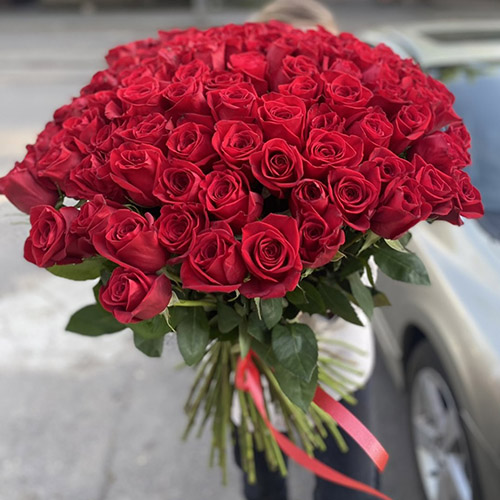букет зі 101 червоної троянди фото