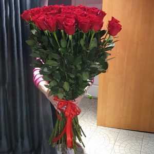 25 високих імпортних троянд в Миколаєві фото