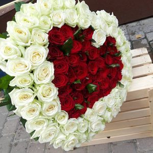  букет з троянд у формі серця фото width=