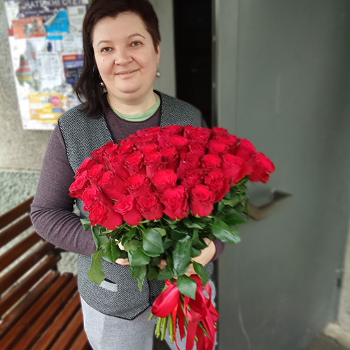 живе фото товару "Букет роз 51 красная"